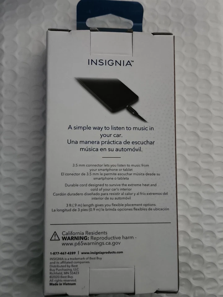 Cable de audio Insignia 3 pies 3,5 mm para teléfonos inteligentes/tabletas/más NS-C353521K negro Foto 2 de 3
