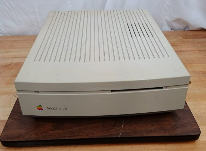 Vintage Apple Macintosh IIsi M0360 Desktop Computer - For Parts