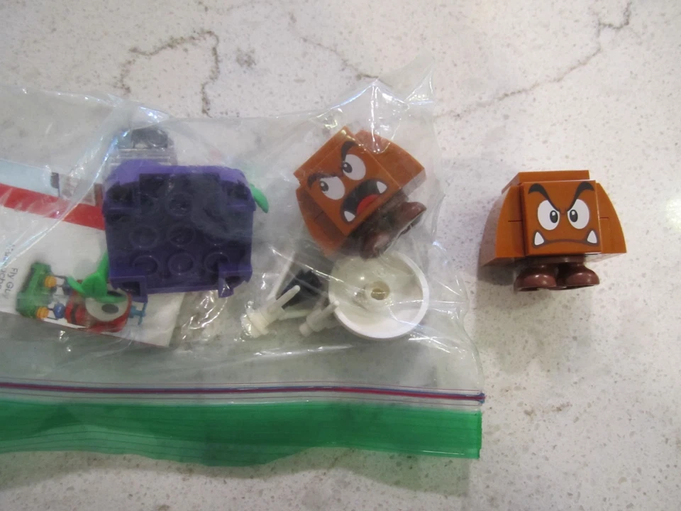 LEGO Super Mario 30389 Fuzzy & Mushroom Set plus Interactive MARIO FIGURE - Image 4 of 4