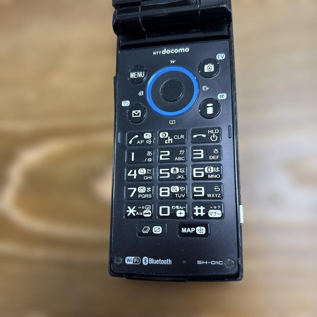携帯電話　AQUOS SH-01C 14メガCCD搭載の防水フルスペックAQUOS SHOT「SH-01C
