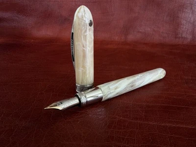 Visconti Van Gogh Maxi Vanilla fountain pen 14k Gold Fine nib - Image 1 of 4
