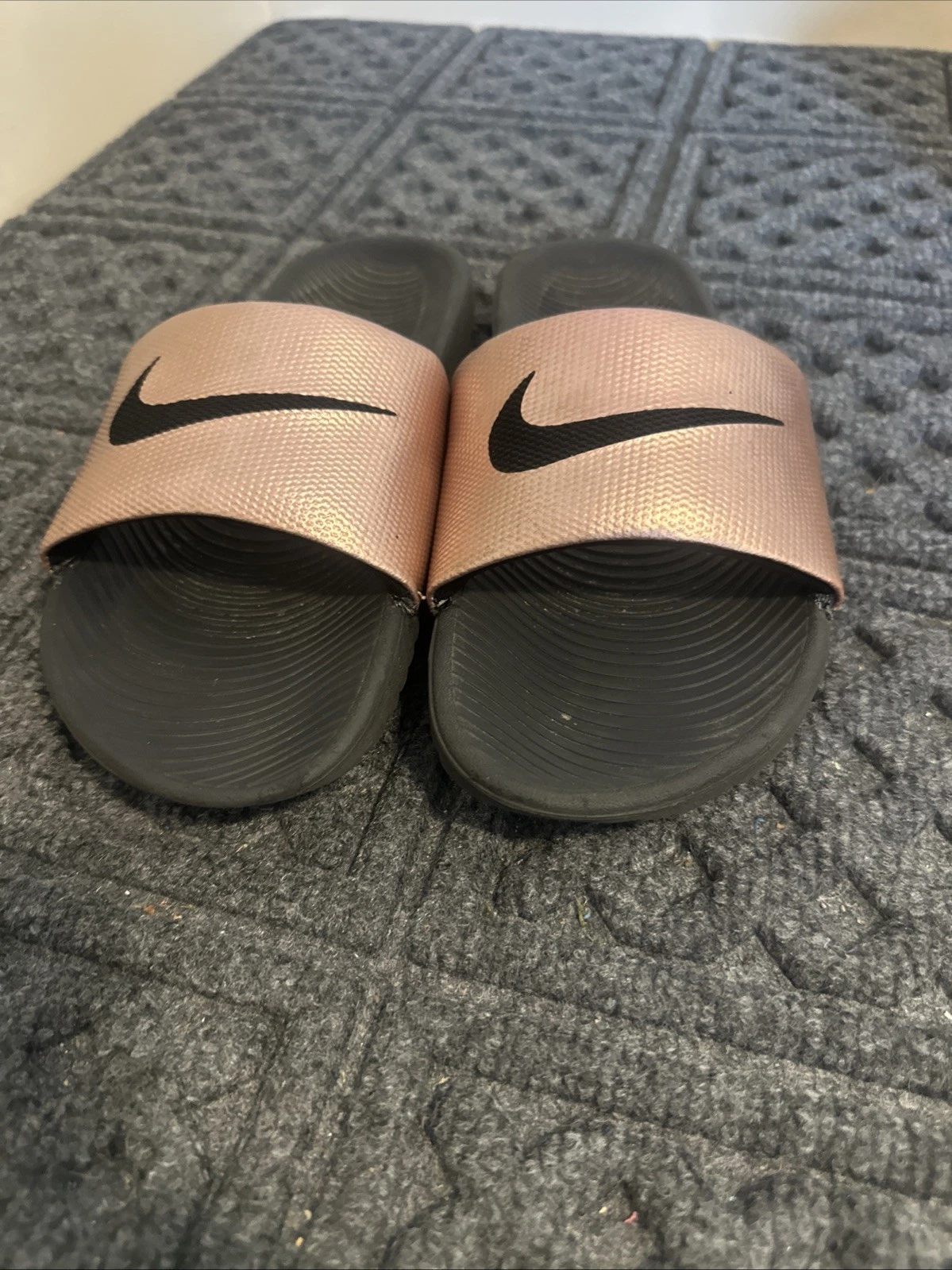 Sandali Nike Kawa 834588 900 donna taglia 7 bronzo metallizzato nero punta aperta slide