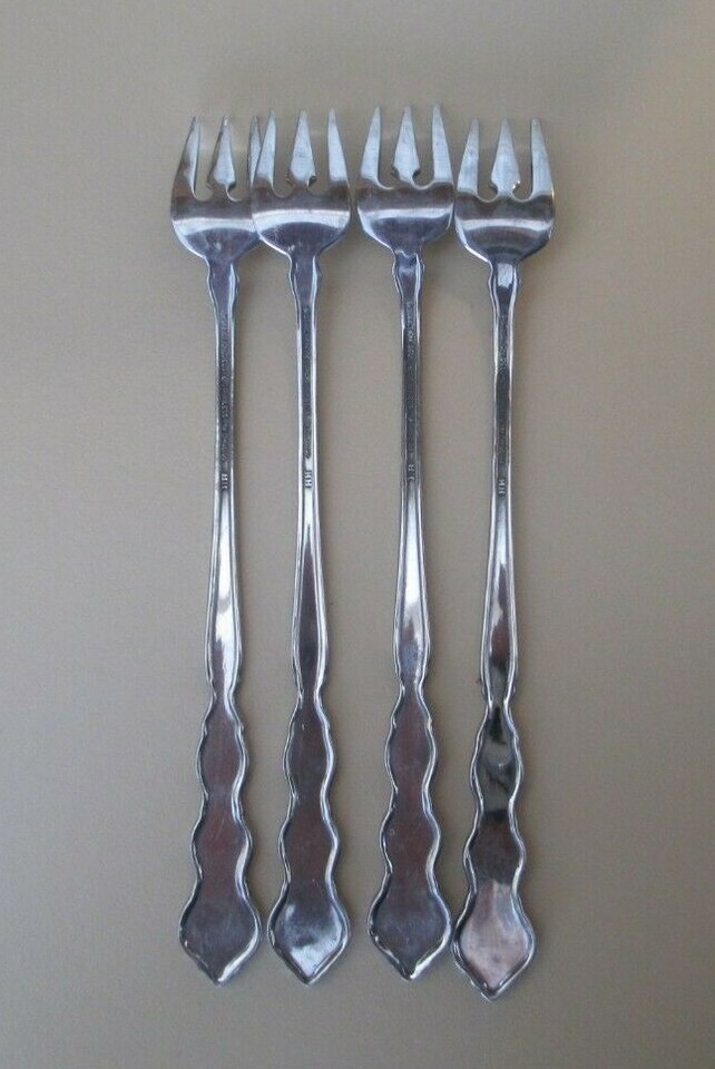 Oneida Valerie Stainless Steel Flatware Set - Used, Clean Condition With Free Shipping