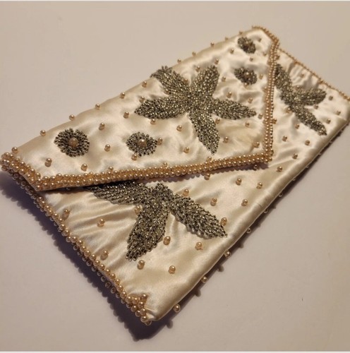 Vintage Elegant Cream Silk Evening Clutch Glass Beads Faux Pearl Detailed Purse - Picture 3 of 11