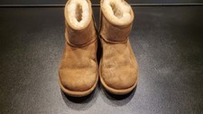 UGG Classic Mini II Chestnut Big Kids Boot Size 1