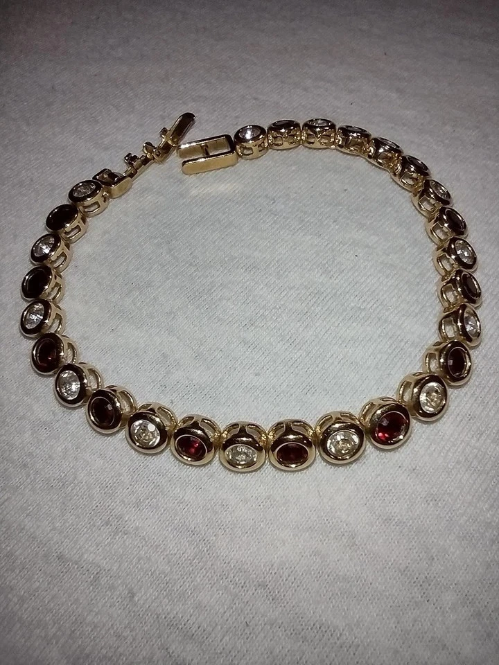 Pulsera de tenis con bisel redondo de 8 quilates para mujer rubí simulado enchapado en oro amarillo de 14 k Foto 4 de 4