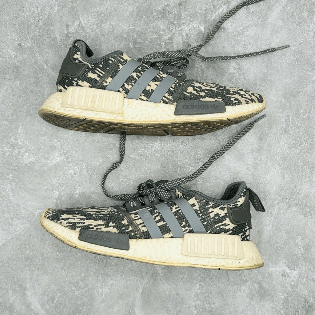 Adidas Foot Locker x NMD_R1  display picture 2