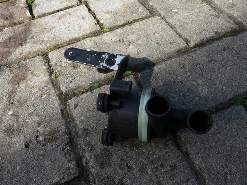 Zusatzwasserpumpe Wasserpumpe Zusatzpumpe Audi Seat Skoda VW Golf 6 5N0965561A