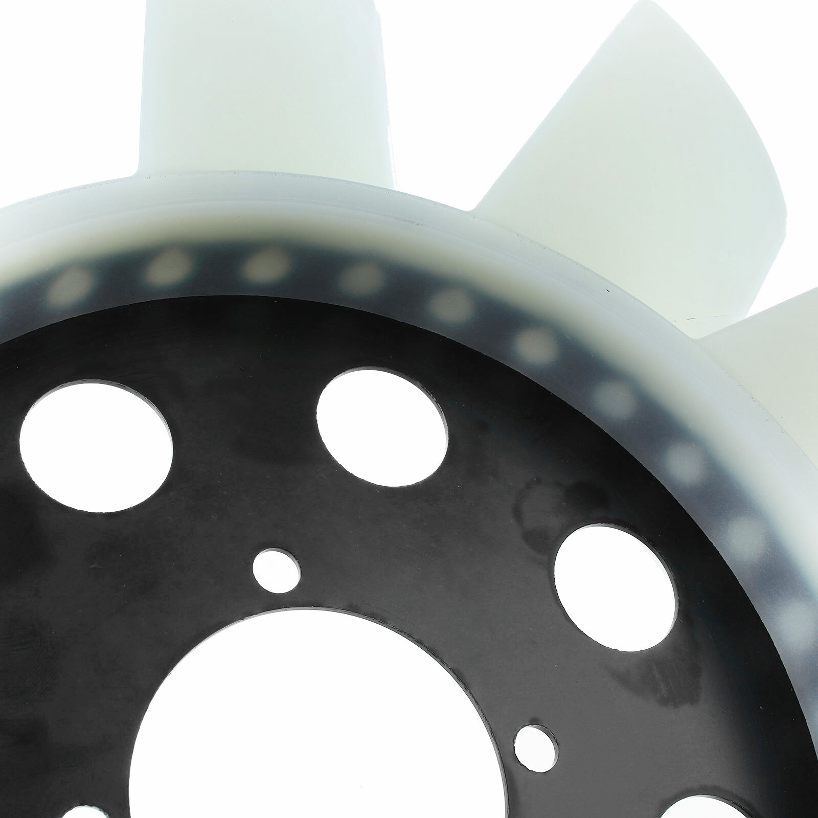 New Engine Radiator Fan Blade for Jeep Liberty 20022007 V6 3.7L Petrol