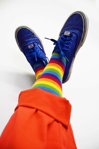PROTECT TRANS LIVES 2 x ETIQUETAS DE CORDÓN DE ZAPATOS: dos pares de zapatos cerraduras de encaje LGBT pin regalo - Imagen 5 de 5