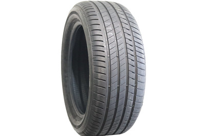 275/50R20 Bridgestone Alenza 001 RFT BMW 113W 9/32 DOT 0325 J169