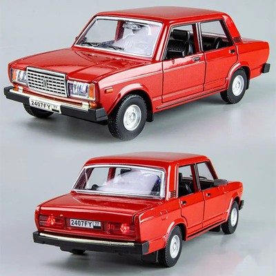 1:24 LADA 2105 SEDAN Alloy Car Model Diecast Metal Classic Vehicle Car Model Sim
