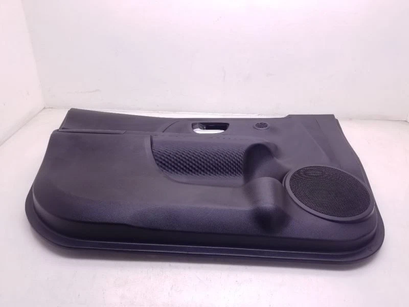 Toyota Prius C 2017 montaje de panel de puerta delantera de cuatro lados del conductor  Foto 2 de 4