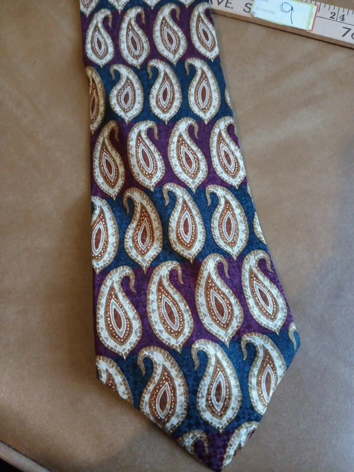 Vollerei Men's Cravats 100% Silk Handmade In Italy VTG Red/Green/Gold Paisley... - Image 3 of 4