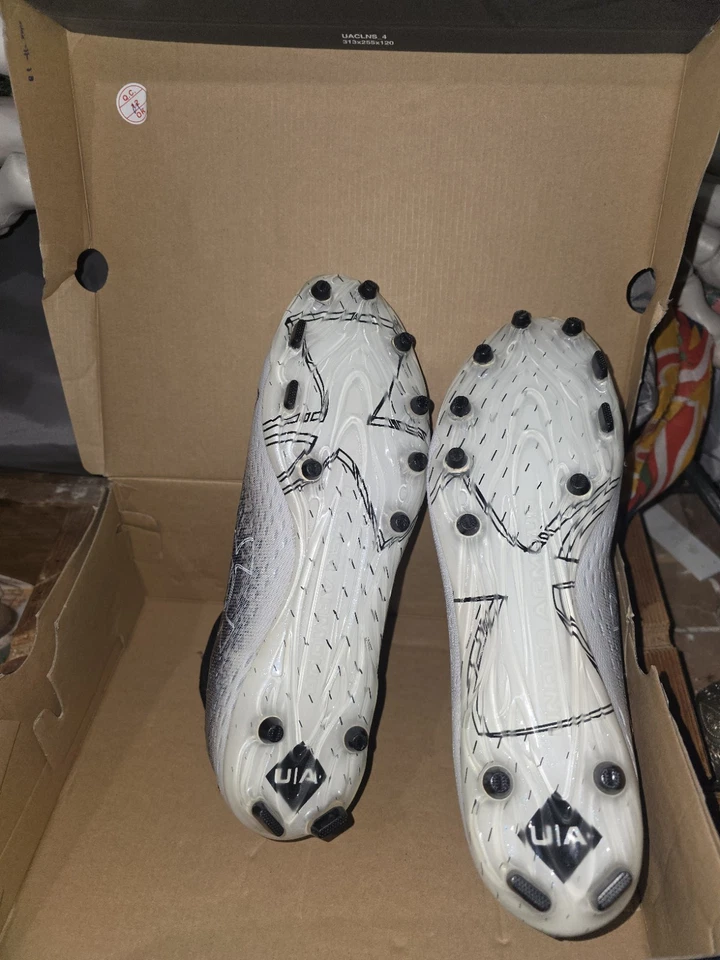 Botines de fútbol Under Armour Spotlight LUX MC 2.0 para hombre talla 10 negros blancos Foto 2 de 4