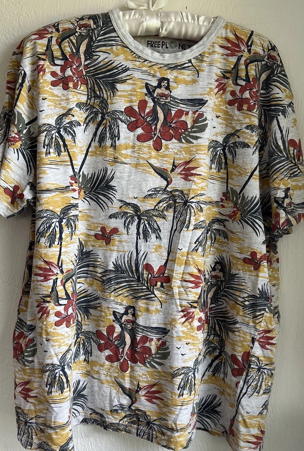 Free Planet Hula Girl Tropical Short Sleeve T Shirt Mens XL Hawaiian Resort Fun
