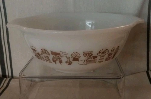 Vintage Milk Glass Casserole Mixing Bowl Brown Mushroom Design W/ Handles 2qt