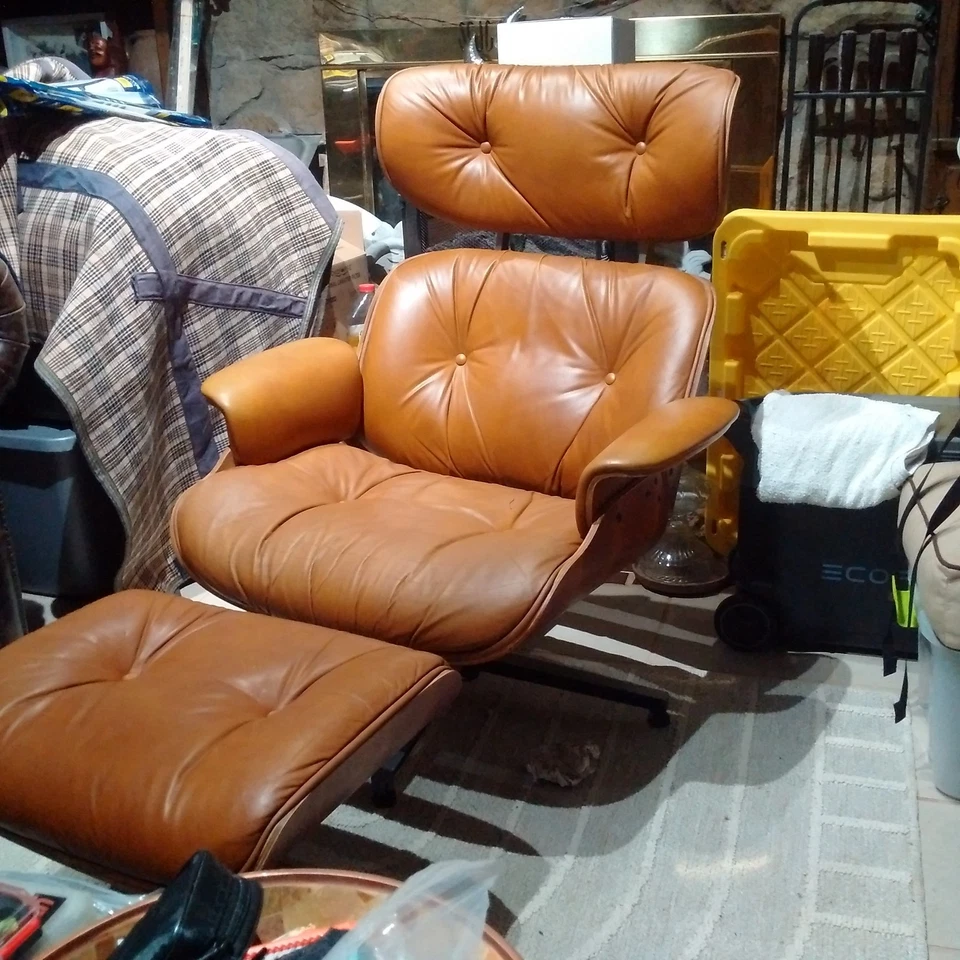 Silla y otomana de cuero estilo Eams Plycraft vintage Foto 2 de 4