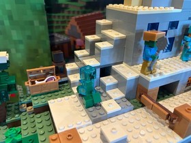 LEGO Minecraft: The Mountain Cave (21137)