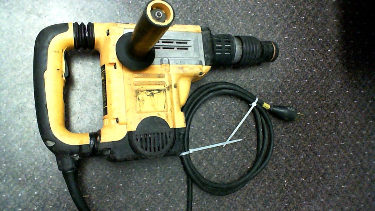 DeWalt D25602 Rotary Hammer Includes four bits