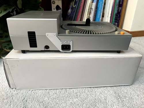 Rollei P37E Slide Projector See full description.