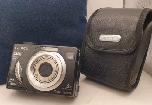 Sony Cybershot DSC-W15 5.1MP Digital Camera 3X Optical Zoom Memory Card 1gb