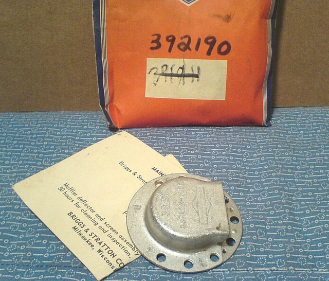 BRIGGS & STRATTON ENGINE SPARK ARRESTOR KIT. 392190 *NOS OEM PART* F23