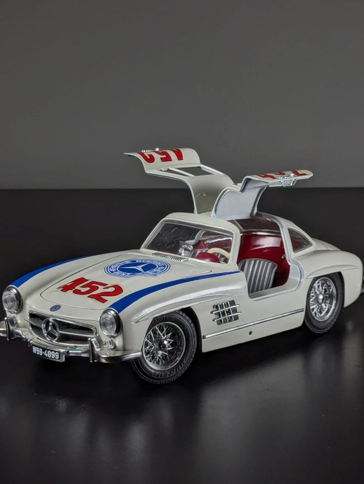 Mercedes Benz 300SL Gullwing 1:18 Scale Bburago Boxed - Image 3 of 4