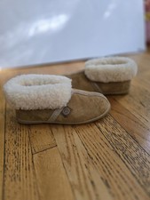UGG Australia "Queen" Slipper in Chestnut By Luda, Unisex W 8, M 6