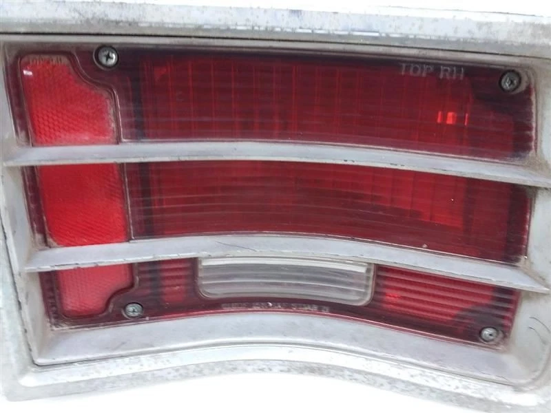 Luz trasera derecha pasajero para Chevrolet Impala Wagon 71-73 5963541 Foto 2 de 4