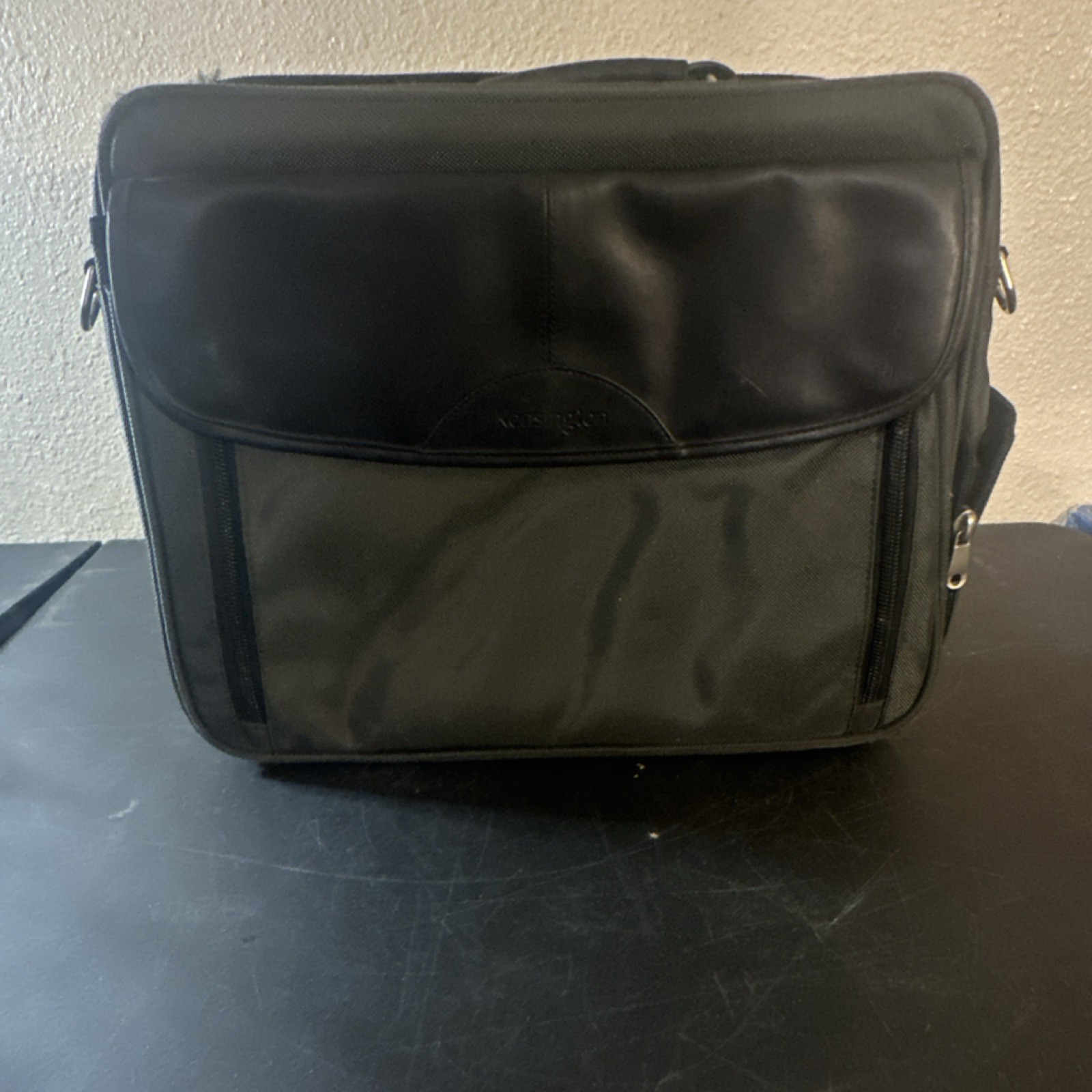 Kensington Laptop Briefcase Black Solid Padded Carrying Case