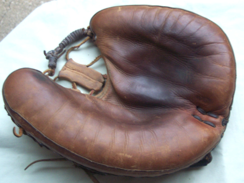 1950's - 1960's Craft Built Catcher's Mitt / Nice Useable Condition