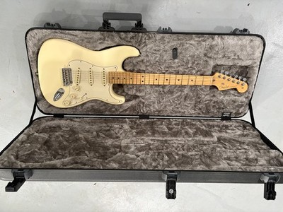 2017 Fender American Professional Stratocaster- USA Made - Olympic White