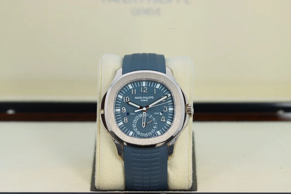 Patek Philippe Aquanaut Travel Time 5164G-001, Blue/Grey Dial - 18kt White Gold - Image 3 of 4