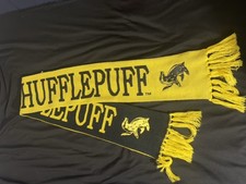 Wizarding World Harry Potter HUFFLEPUFF Scarf