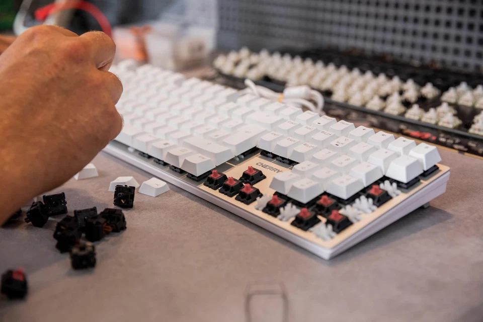 CHERRY MX2A Silent Red Mechanical Keyboard White LED Precision Switches - Image 3 of 4