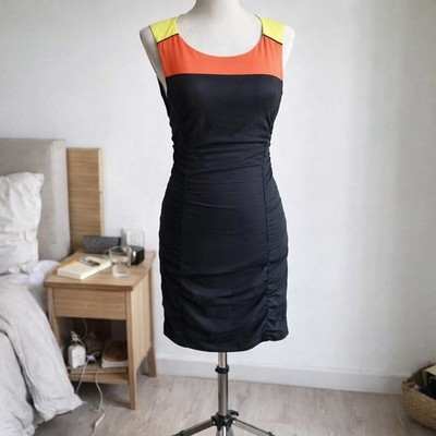 R0078. Bershka Colorblock Kleid ärmellos Gr. 38