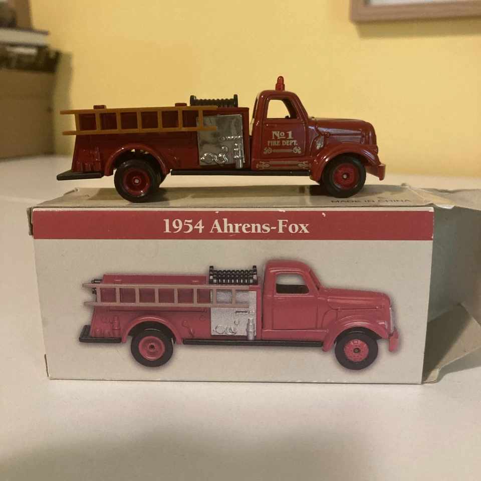 1954 Ahrens-Fox пожарная машина The Reader's Digest 1999 масштаб 1:64 - Изображение 3 из 4