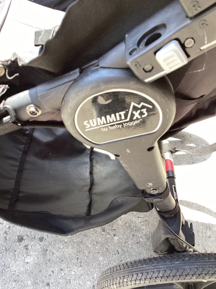 Baby Jogger Summit 3X Pre Owned in Good Condition - Image 4 of 4