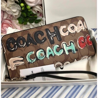 Rare COACH × Mint & Serf Paint Graffiti Signature Long Wallet Round Zip
