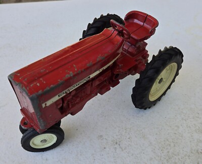 Vintage Used Ertle International Red Farmall Style Toy Tractor Tricycle Tractor