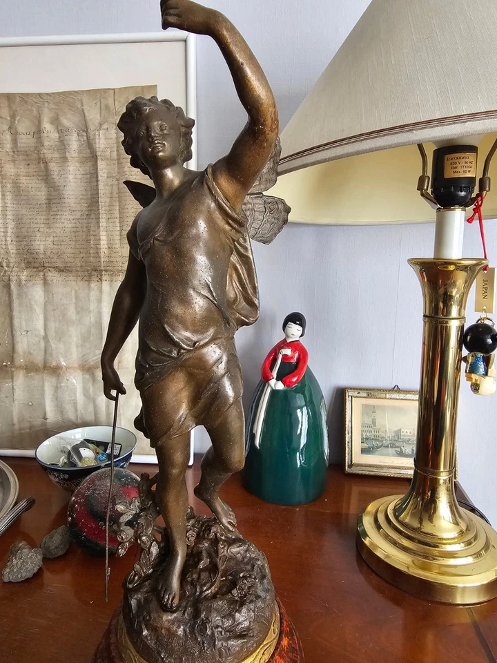 Statue ancienne en régule signée DORIOT - Putto (ange ailé) - 44 cm -XIXe siecle - Photo 2/4