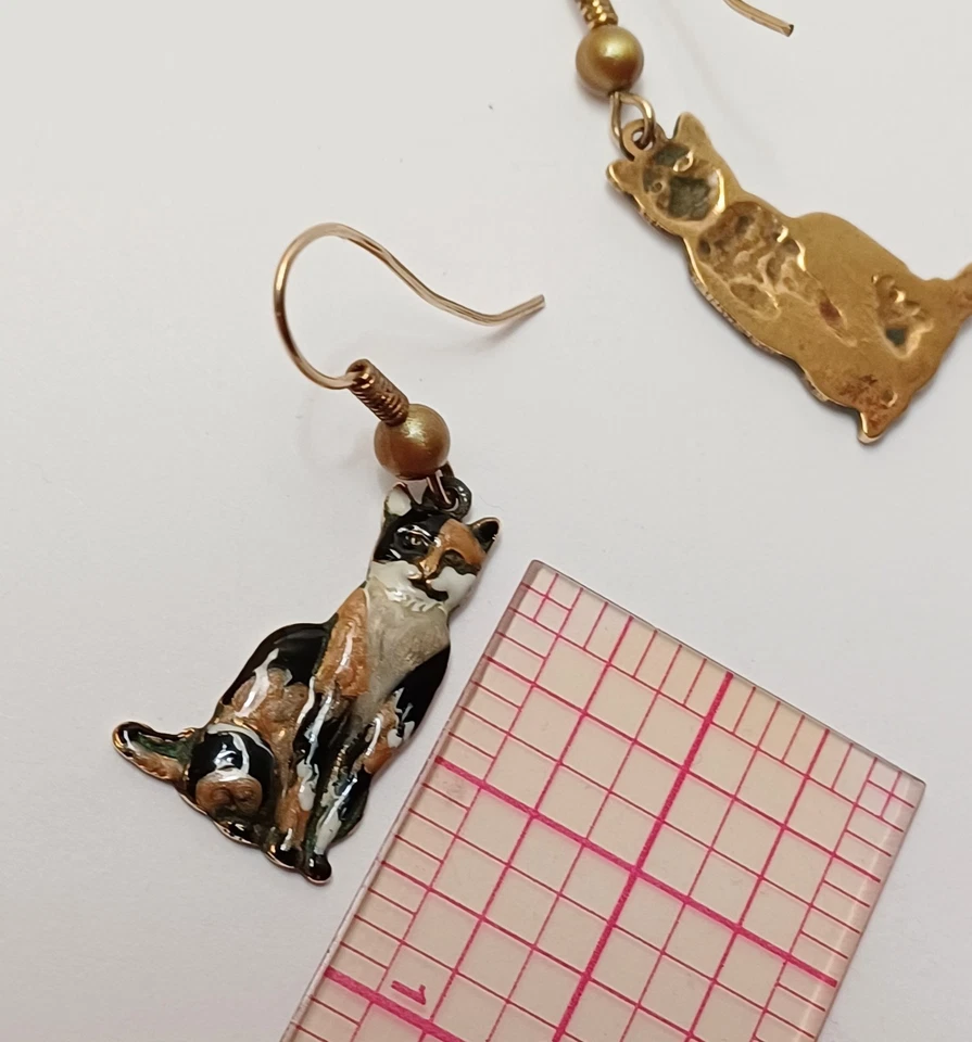 Pendientes colgantes esmaltados Calico gato hechos a mano vintage únicos en su clase Foto 4 de 4