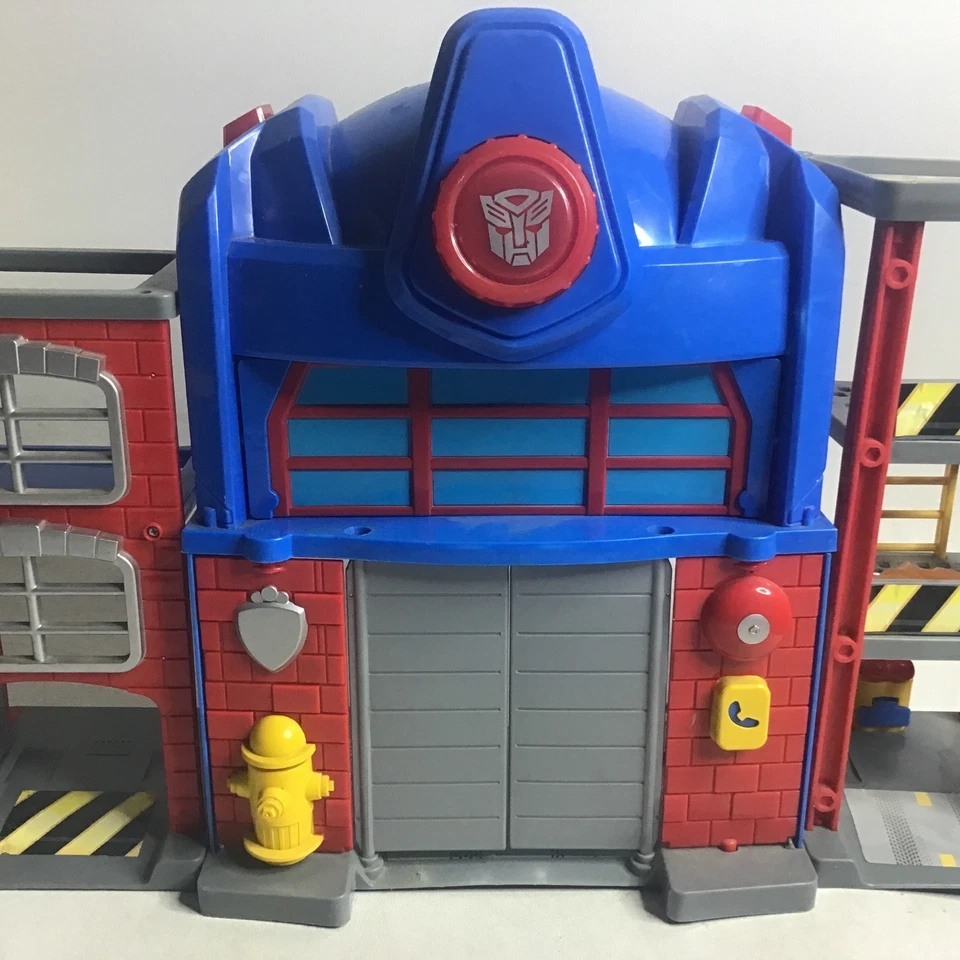 Transformers Rescue Bots Firehouse 2010 juego con camión de bomberos en buen estado Foto 4 de 4