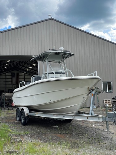 2005 - 26' Triton Ceter console 2286  boat with 2011 Mercury Verado 250 HP Motor