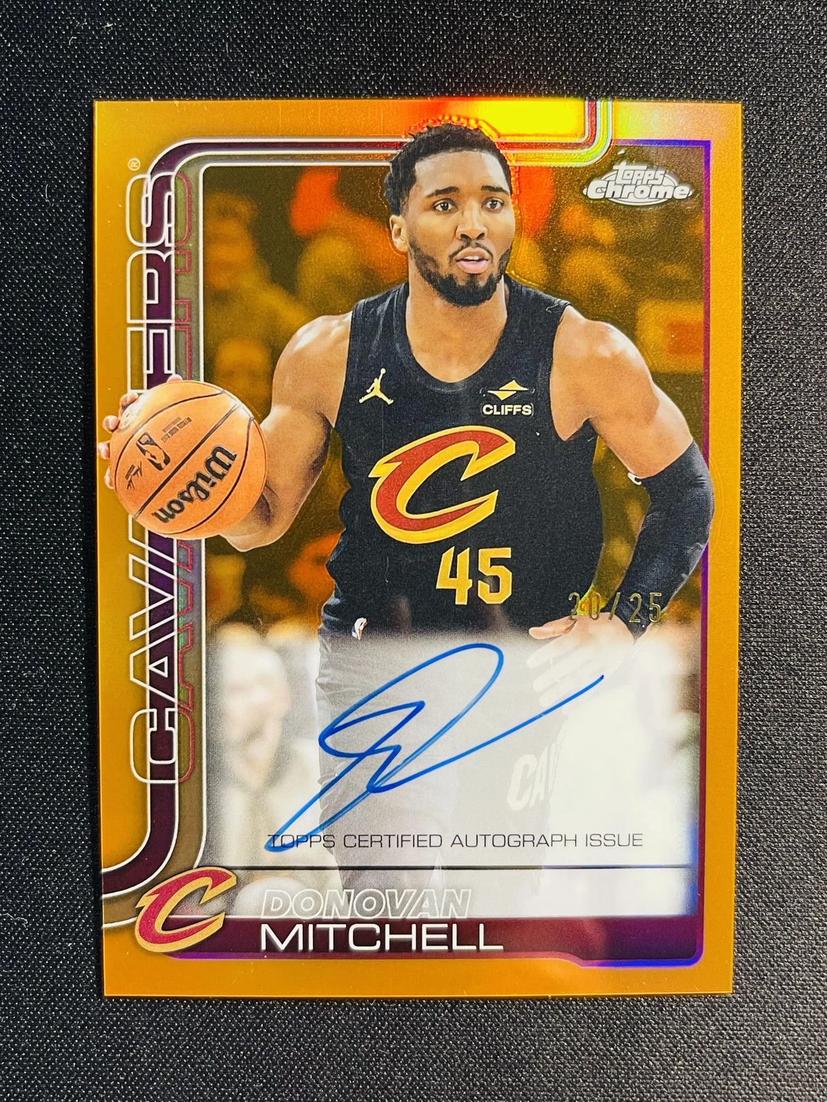 2025-26 Topps Chrome Auto Donovan Mitchell #TCA-DM Orange Refractor 20/25 -AO94
