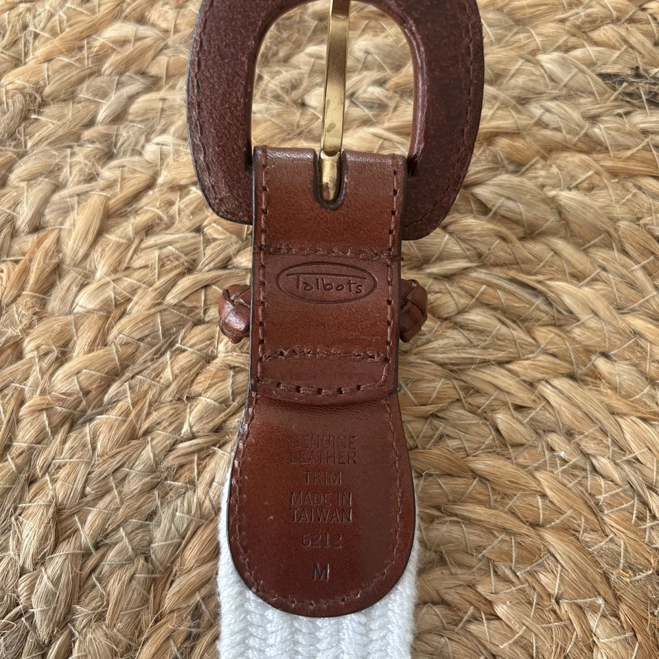 Женский ремень Talbots средний 1 дюйм белый тканый эластичный кожаный с пряжкой наконечник б/у в отличном состоянии - Изображение 4 из 4