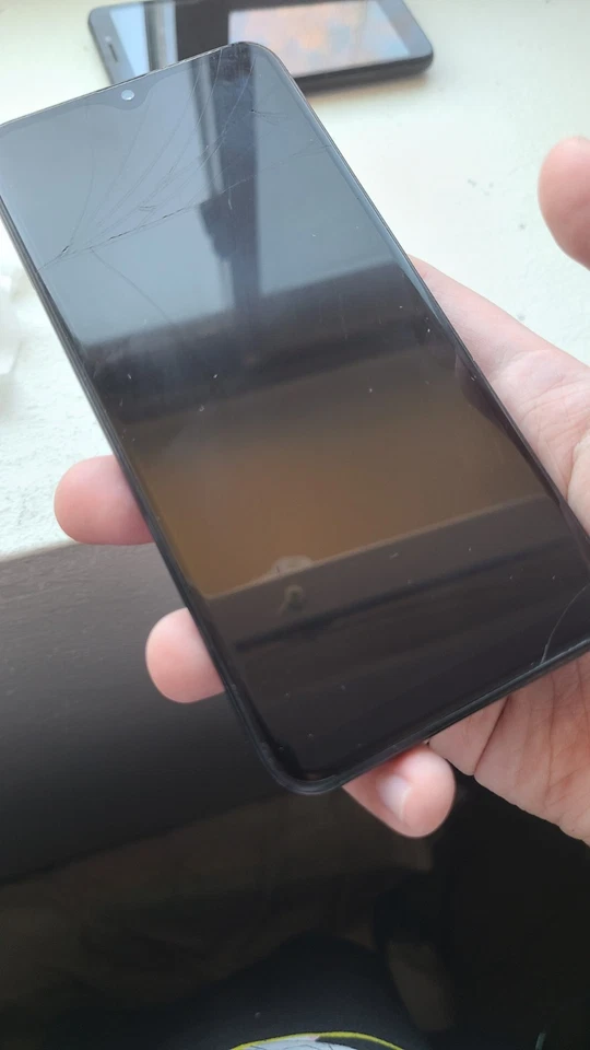 Teléfono Celular Smartphone Samsung Galaxy A10e - 32 GB, Boost Mobile, Azul Foto 2 de 4