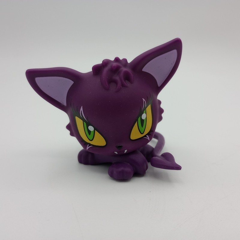 Monster High Crescent Vinyl Clawdeen's Cat 2015 2.5 Inches TALL Mattel