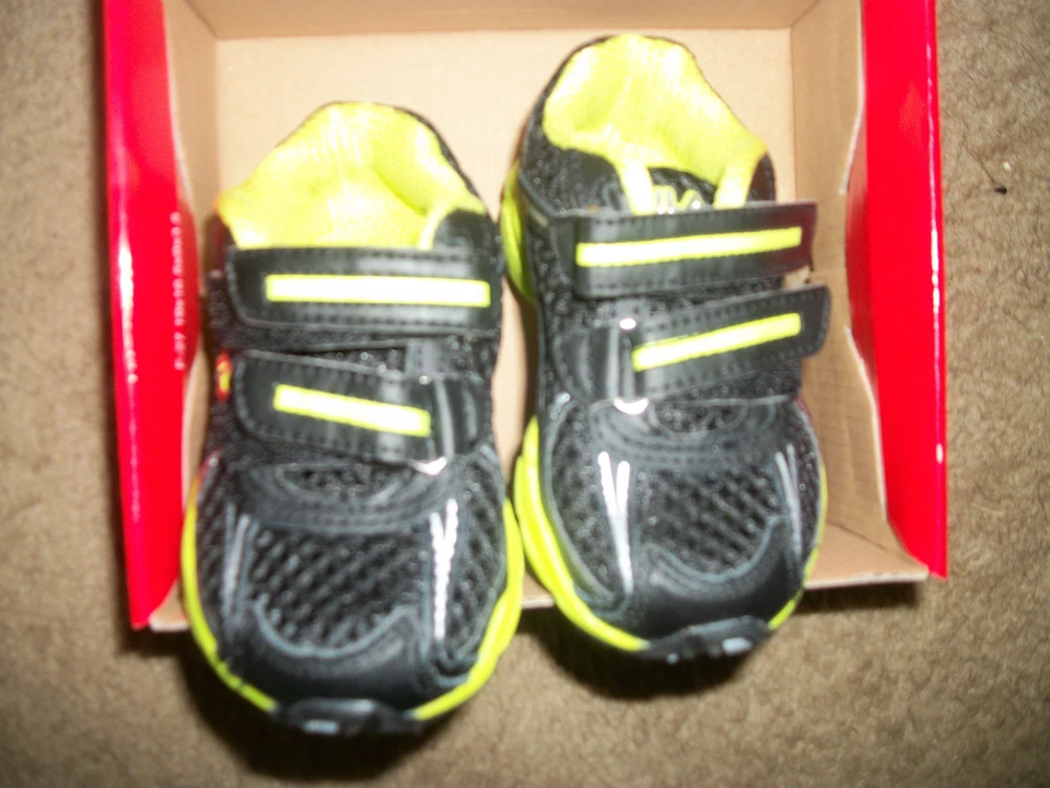 FilaSport Trexa Lite 婴儿 学步儿童 黑色 绿色 网球鞋 尺寸 学步儿童 7 全新 — 第 3/3 张图片